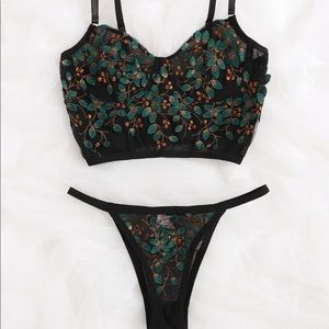 Embroidered corset set